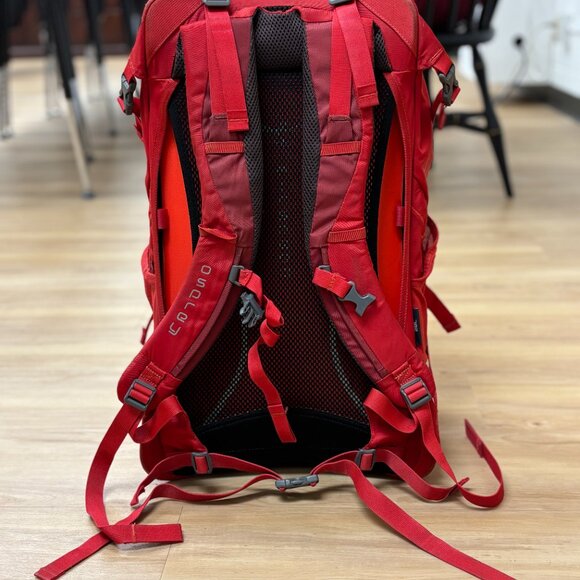 Osprey Pandion Red Hiking Travel Backpack Trampoline Venting Kickstand Bag 24/7 - Picture 3 of 12